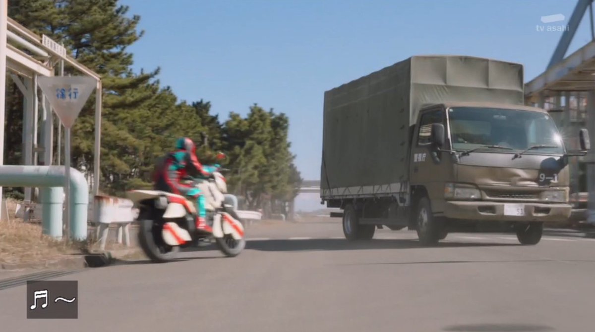 かずちん おお、バイクで走りながら変身した #仮面ライダーゼッツ