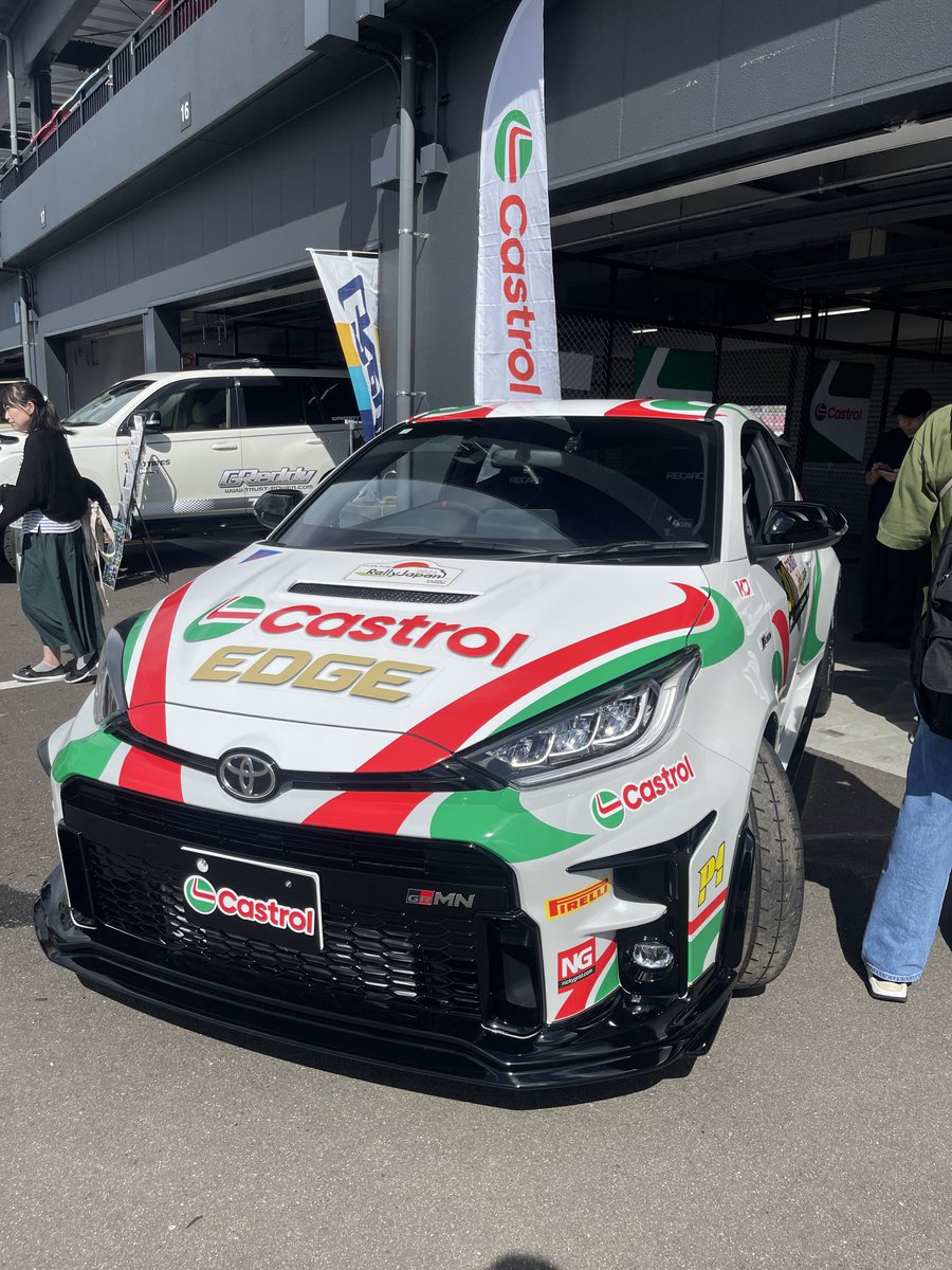 hispanicparty32's tweet photo. #castrol https://t.co/RylfvSRg5G