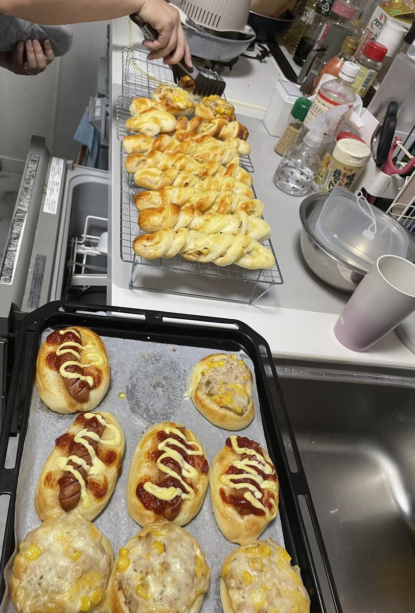 先週に続き、今日もパンが🍞🥐🥖
コーンツナマヨパンと、スティックパンが増えてました！