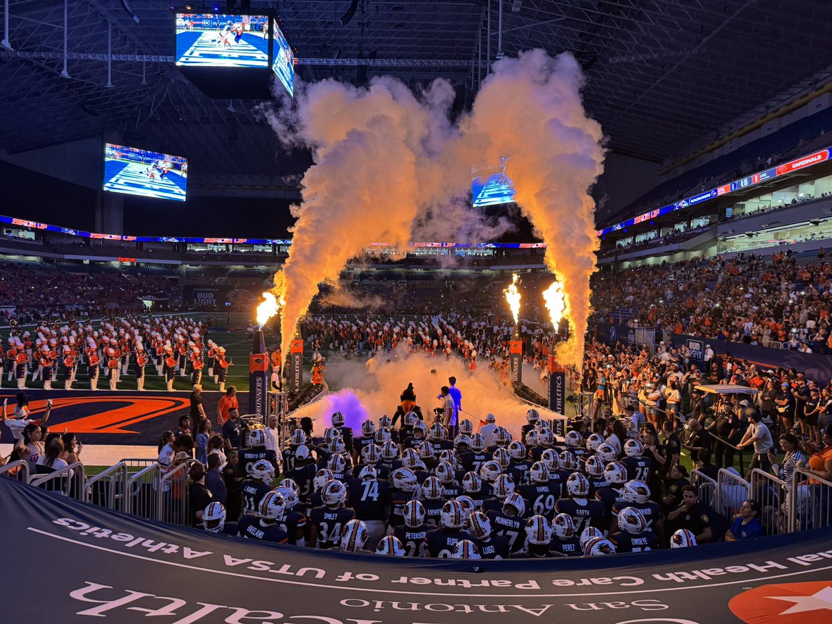 Had an amazing time today watching <a href="/UTSAFTBL/">UTSA Football 🏈</a> get the win. Thank you <a href="/HunterRittimann/">Hunter Rittimann</a> and <a href="/CoachTimYoder/">Tim Yoder</a> for the experience. #BirdsUp
<a href="/DogFootball/">Magnolia Bulldogs Football</a>