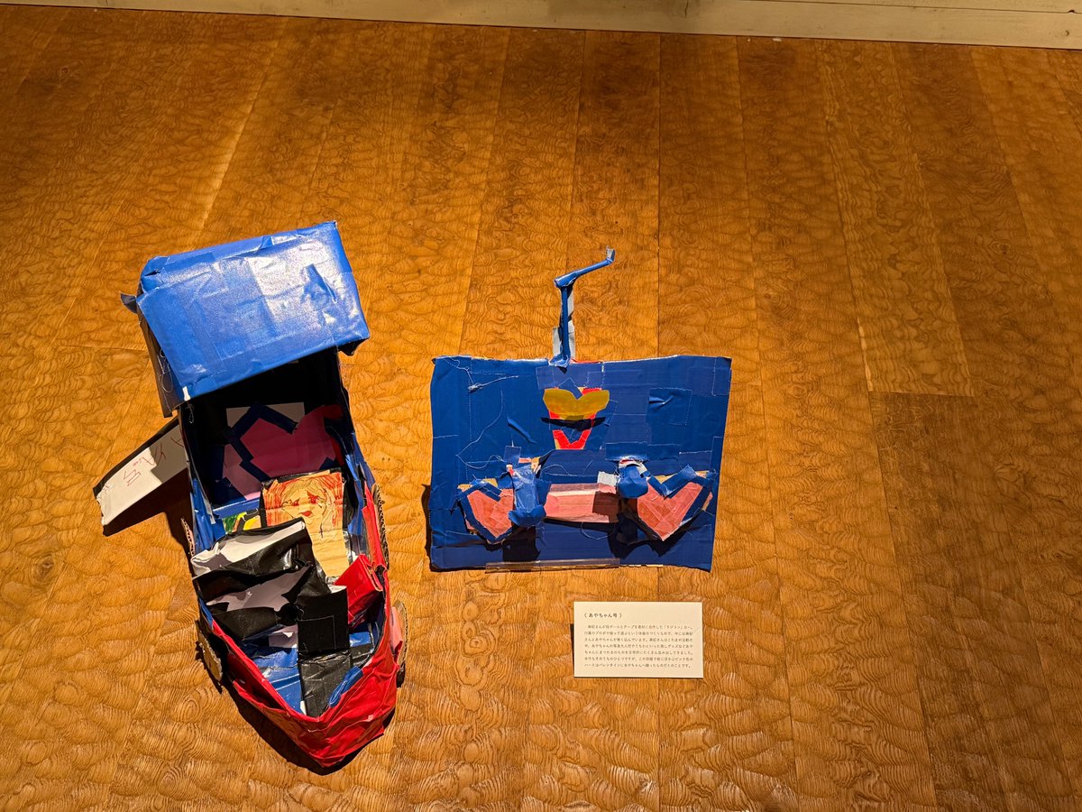 田中美子さん（写真前半2枚）
新潮社で装丁をされていた方。お子さんの弁当の「ふろく」を制作した。

石原麻紀さん（写真後半2枚）
「あやちゃん」への想いを込めた交換日記風の文章や切り絵、自作グッズを制作。