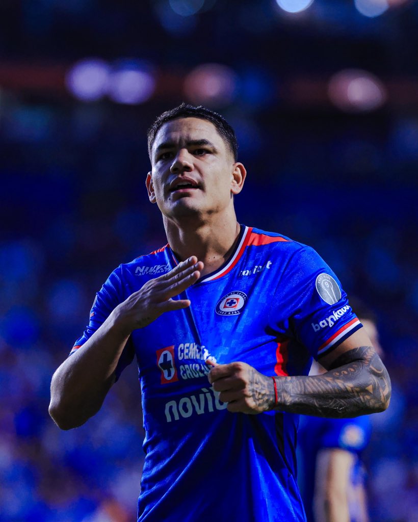 CruzAzul's tweet photo. EEEEL TORO FERNÁNDEEEEEEEEEZ 💙🚂 https://t.co/XpiXHb49hK