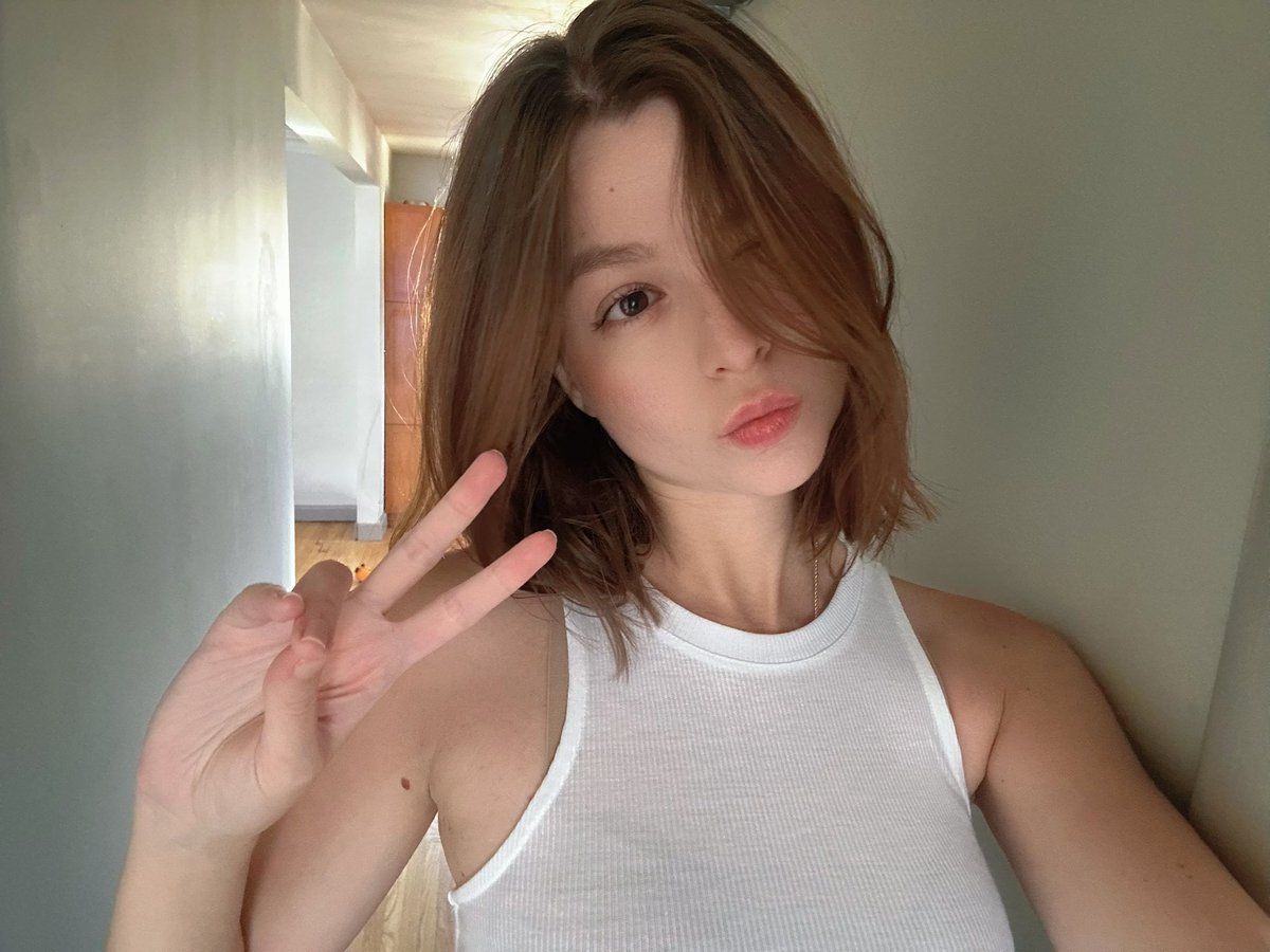 dariacsgo's tweet image. i get one (1) cute picture every 5 years and it ends up on everything for the next five