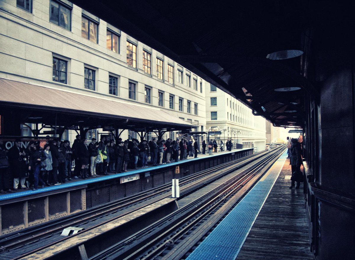 ToshioK's tweet image. The 'L' train tracks in Chicago, Illinois buff.ly/ctWd38d #photography #travel 
#Ltrain #elevated #train #tracks  #sunset  #Chicago #Illinois #rail #railway #passengers #transportation #city #building