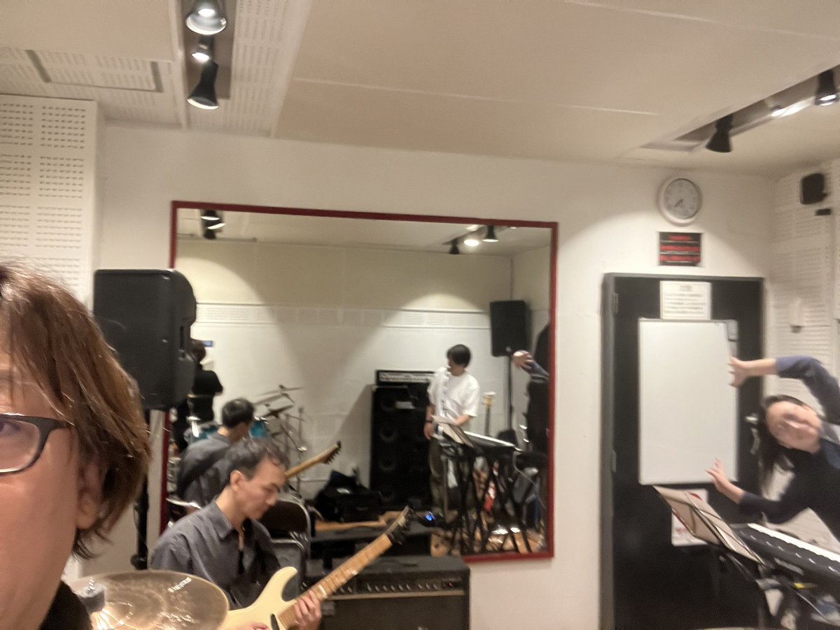 peterbaltan's tweet photo. 今日はいよいよ札幌プログレナイト2025
昨日は前日にして全メンバーでの初リハ
新曲もあるし不安しかないけど、あとはLIVEと札幌のグルメを楽しむしかない https://t.co/gWKUHChdag
