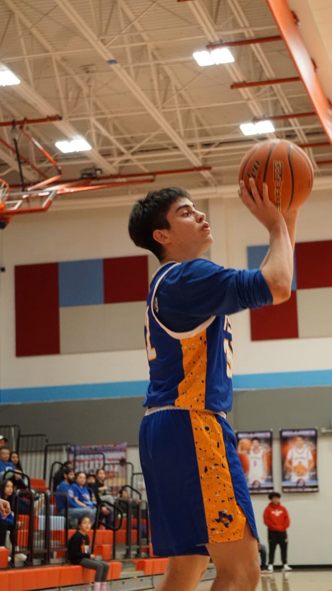 EastwoodBasket1's tweet image. Please join me in wishing this young stud, Christian Alvarez, a very Happy Birthday!!! Here’s to many more!! @Ray_Marshl @RobRobledoEHS