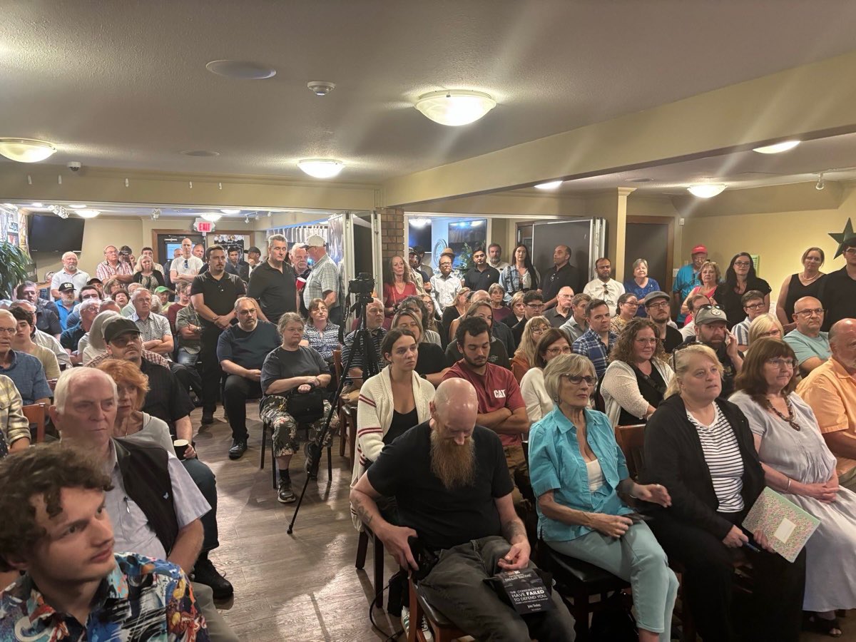 Packed room today at the OneBC Townhall in Abbotsford for Leader Dallas Brodie’s remarks. The room was so full, the Fire Department had to show up!