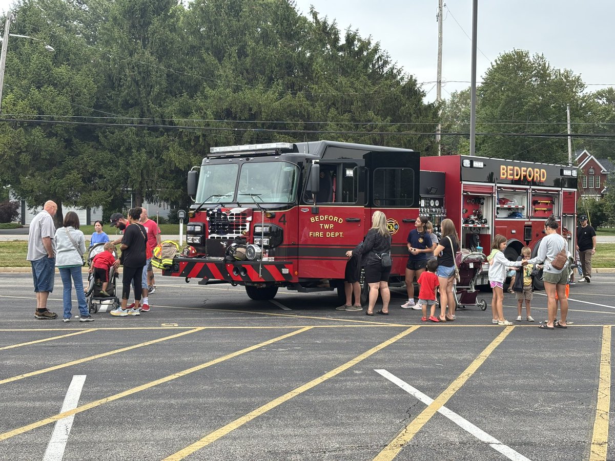 Spent some time volunteering today with Bedford Fire department for the Touch A Truck event. <a href="/SophiaSteinman/">Sophia Steinman</a>
