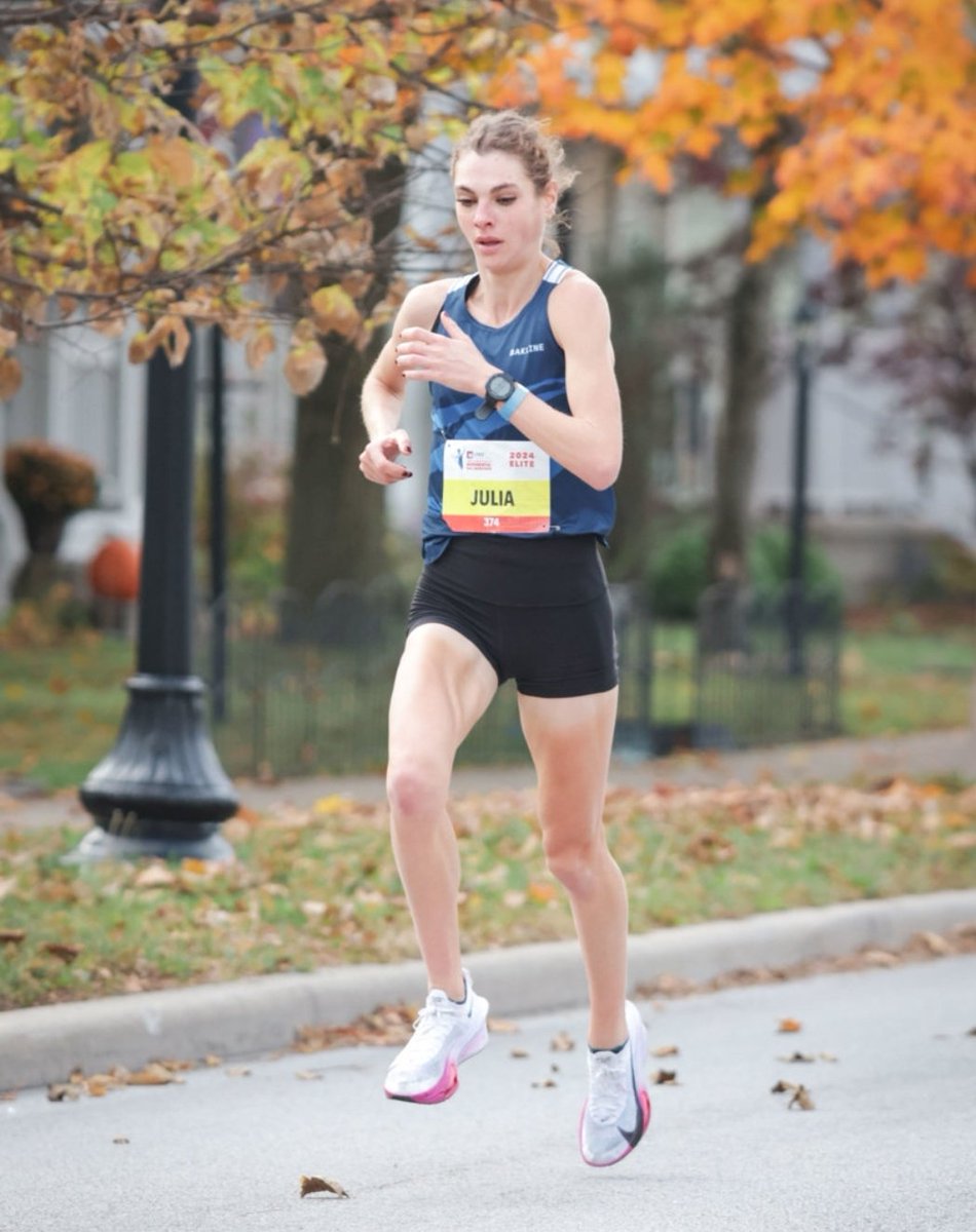 🇺🇾

Julia Paternain.
25 años.
Nacida en México, hija de padres uruguayos. Vive y estudia en EEUU.
Antes había corrido para Gran Bretaña.

La World Athletics la aprobó como atleta uruguaya en 2024.
Ella eligió "la celeste".