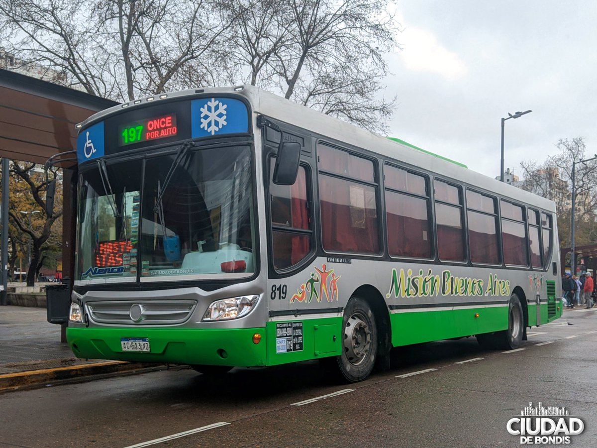 CiudadDeBondis's tweet photo. NUEVA 197: ¿CAMBIO DE ESTRATEGIA?
La #Linea129 que conocimos, ahora se dividió en dos. A La Plata sigue siendo 129, mientras que lo urbano y lo que va a Alpargatas se convirtió en la #Linea197.
Ramales “urbanos”: 10 Marítimo, 14 Varela y 19 Allan, + los ex R12 (Retiro-Alpargatas x Sarandi) y R13 (Retiro-Alpargatas x Acc. Sudeste), que fueron revividos por #MisiónBuenosAires.
Ramales "expresos": desde Once y desde Retiro x Autopista a Alpargatas
Lo bueno: Pusieron 33 0km, entre Italbus y La Favorita, la gran mayoría con asientos altos. También cobra más barato ya que es una línea urbana más.
Lo malo: Frecuencias muy espaciadas en el lanzamiento, aunque corrigieron con el correr de los días. Buena parte de la flota está compuesta por colectivos ex 129 Urbano, que superan los 10 años de antigüedad.