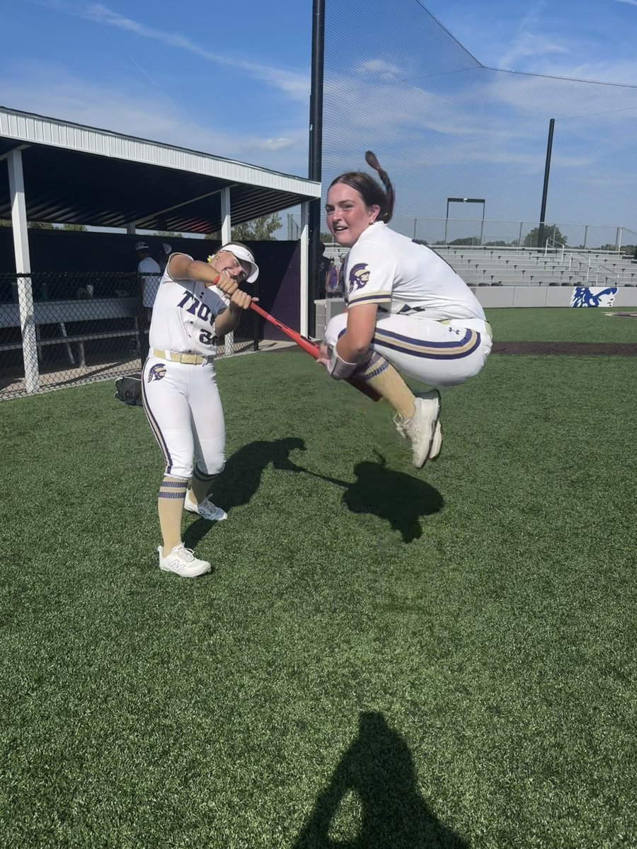 Varsity Sb gets win in game 2 of day 11-6 vs Odessa!  Damron 2-3, Jacobsmeyer 2-4, Twellman 2-4 w/3 RBI, Smith 2-4.  Jacobsmeyer gets win w/10 K’s.  Player of game is Coley Hunt 3-4 w/2 HRs and 4 RBI!