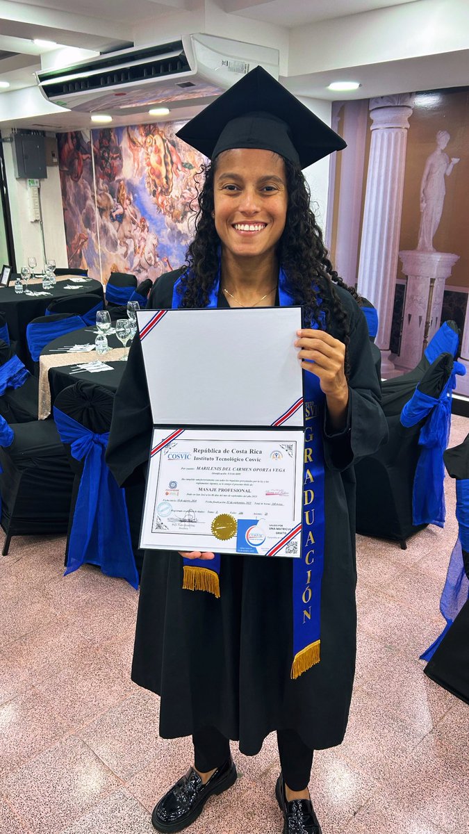Hace mucho no subo nada, así que vamos a subir esta foto de hace una semana🎓

MASAJISTA PROFESIONAL