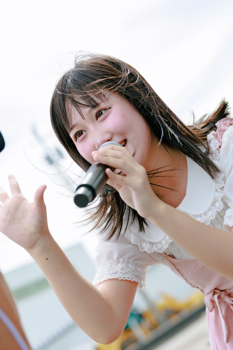 昨日はりんちゃんお一人でしたがめっちゃがんばってました！
それにしても風が強かったです。

雨降らなかったし外イベいいですね！！

what'sup?夏の恒例アイドルライブ