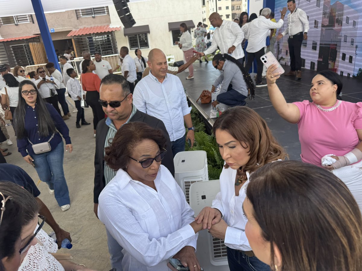 JoanHerreraSDO's tweet photo. 608 apartamentos más a nuestra gente Santo Domingo Oeste gracias a @luisabinader https://t.co/gL7ZEv5tx8