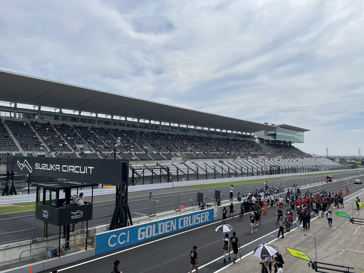 bmaxracing's tweet image. 過ごしやすかった昨日までとは打って変わり、決勝日は蒸し暑い天候になりました🥵
決勝は、6時間30分レースです。応援よろしくお願いします。

🏁今日のスケジュール
■9/14(日)
11:55-12:35 グリッドウォーク
12:45- フォーメイションラップ開始
12:50- 決勝(6h30m）

#HandWork
#HandworkChallenge