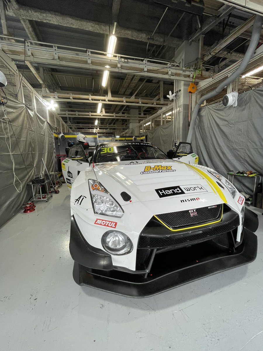 bmaxracing's tweet image. 過ごしやすかった昨日までとは打って変わり、決勝日は蒸し暑い天候になりました🥵
決勝は、6時間30分レースです。応援よろしくお願いします。

🏁今日のスケジュール
■9/14(日)
11:55-12:35 グリッドウォーク
12:45- フォーメイションラップ開始
12:50- 決勝(6h30m）

#HandWork
#HandworkChallenge