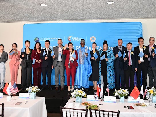 At #UnitedNations in #NewYork for 2025 Corporate Globalization and Sustainable Development Forum. Humbled to receive a Certificate of Appreciation for advancing sustainable globalization.
#SDGs #Leadership #UNGA