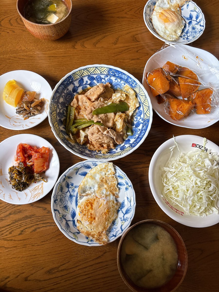 おはよぉございます☁️
🔆さんがまだいない！
友人の家に着くまではこの天気でお願いしたい！！
手土産悩んだけど堅苦しい関係でもないから
普通に好きなミス🍩を買って行こ
