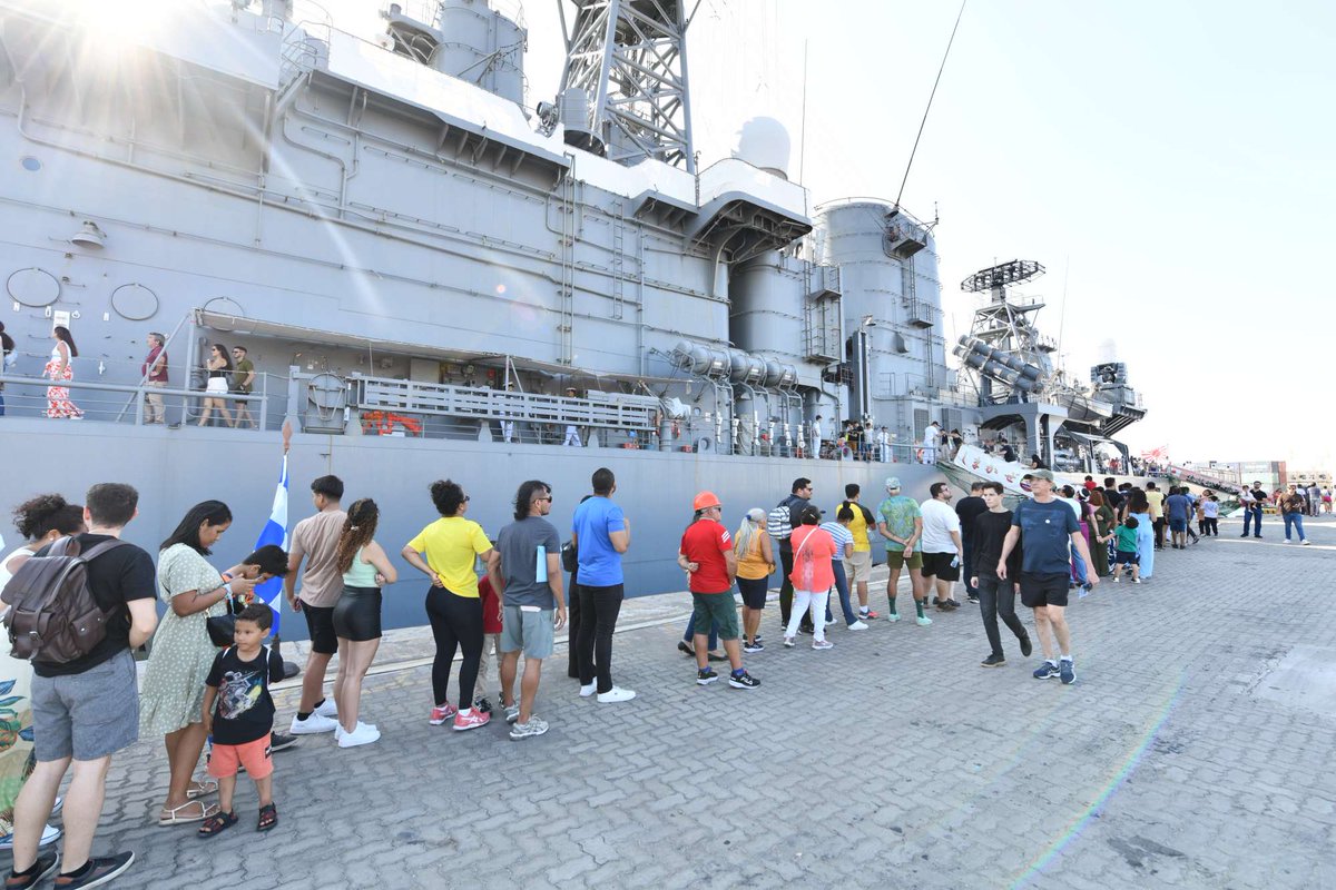 Jmsdf_tshq's tweet image. フォルタレザでの一般公開の様子をお届けします🚢多くの方にお越しいただきました😊🇯🇵Muito obrigado🇧🇷

#練習艦隊 #遠洋練習航海 #実習幹部 #かしま #しまかぜ #海上自衛隊