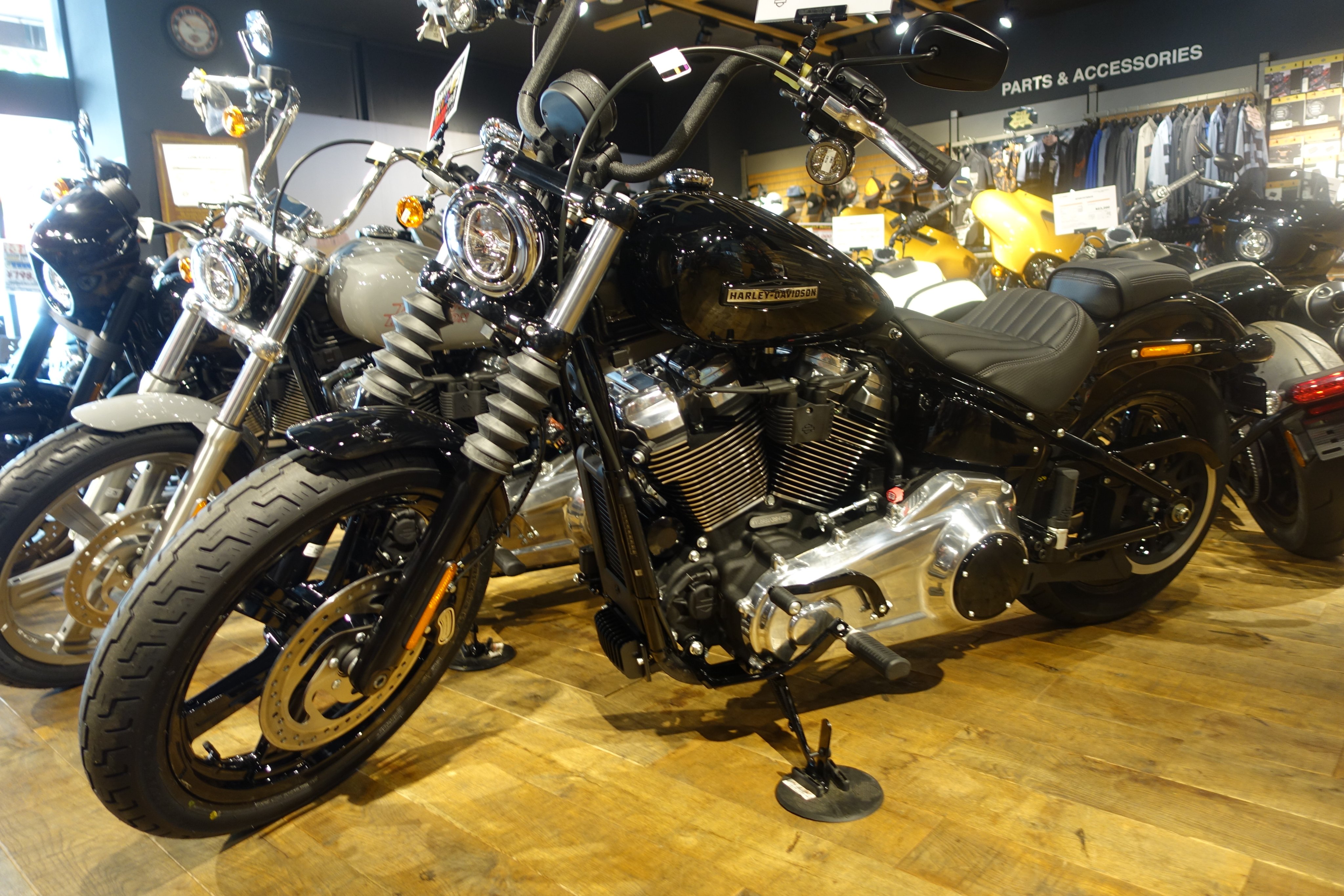 ハーレダビツトソン ハーレー ダビッドソン FXBRS サイドナンバーキット取り付け
