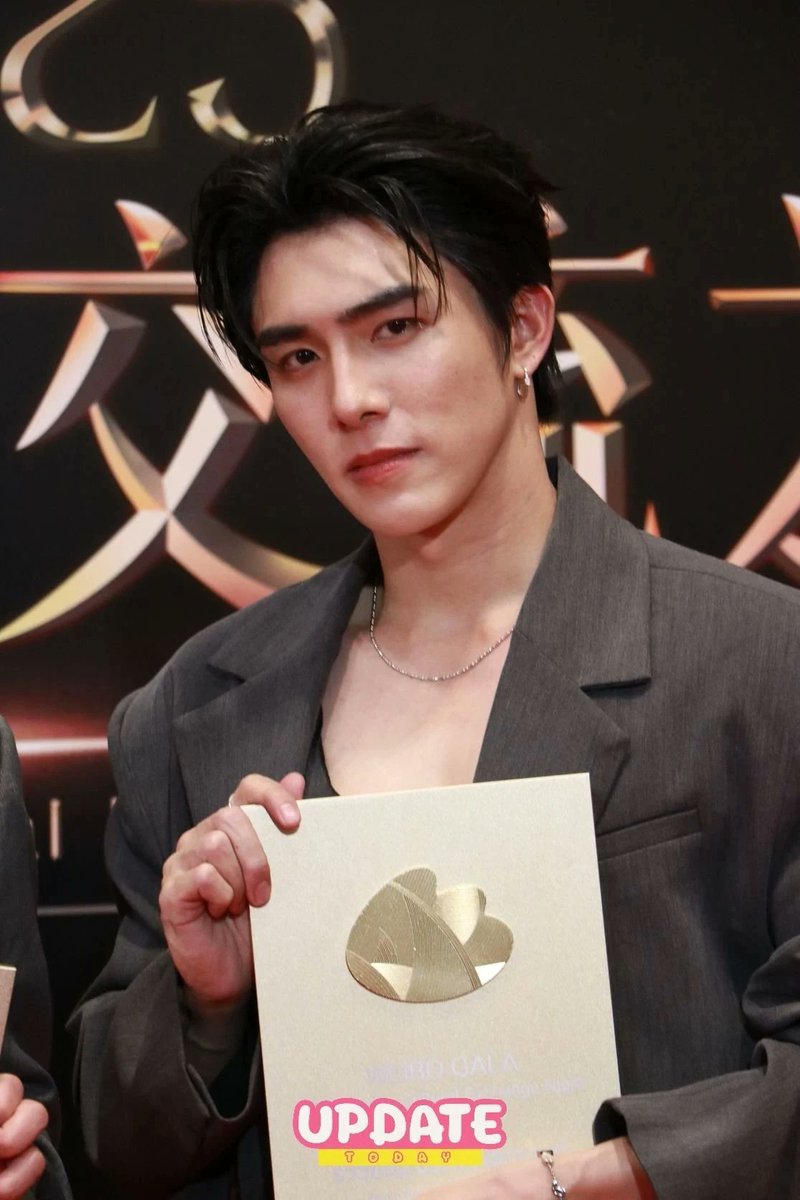 LoveBui_ts's tweet photo. Congratulations to our Boom. 🐋✨ All the people who love Boom will be there with you to win one award after another. Fighting Boom🎉
@bxxm_rvw

#BXXMRVW 
#RVW https://t.co/TWTXujuZ4l