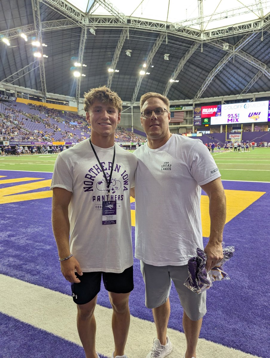 BeachemBryce's tweet image. Thank you @Coach_OC_ @Coach_JohnsonJ @tstepsis for the gameday Invite, and hospitality!