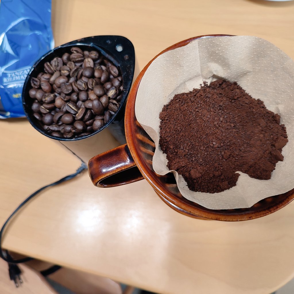 cayman555's tweet photo. 電動のコーヒーミル買って本当に良かった〜。毎朝楽すぎる。
手動でゴリゴリやってたとか信じられん…🥺 https://t.co/niN4wK5ydh