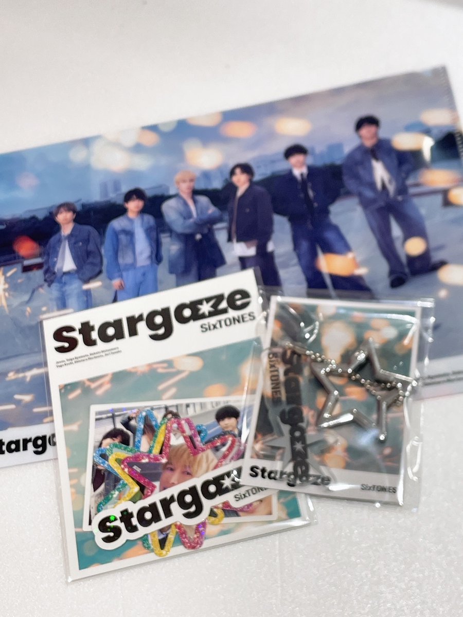 TOWER_Saga's tweet image. 【#SixTONES💎】

ニューシングル『#Stargaze』
好評発売中💿✨

現在の在庫状況はこちら👇
【初回盤A】💎💎
【初回盤B】💎💎
【通常盤】💎

特典もまだまだご用意しております🎁

コーナー壁面に大型ディスプレイも掲出中✨

詳細はこちら⬇️
🔗tower.jp/article/featur…

#SixTONES_Stargaze
