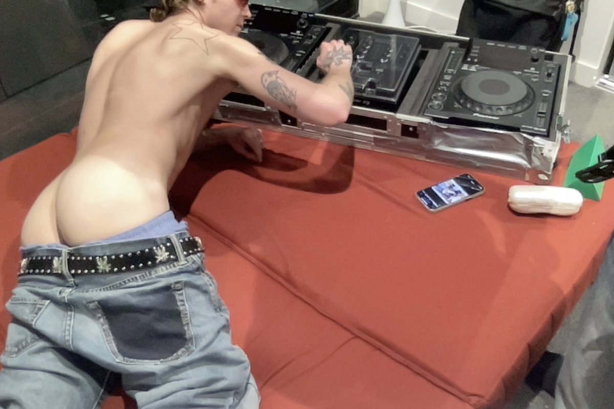 timnelsonx's tweet photo. I was a DJ… not a very popular one https://t.co/GmfY2wZrlo