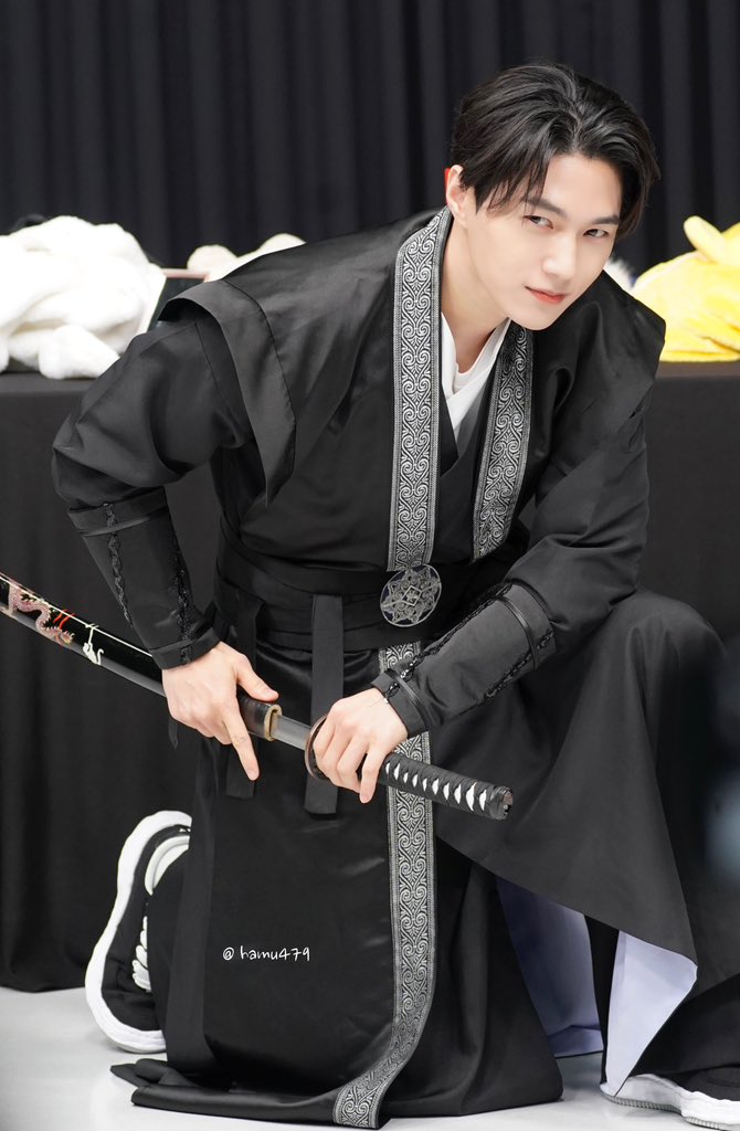 250913 대면 팬사인회 > 김명수(KIM MYUNGSOO) GUAM PHOTOBOOK [Refresh]

#ミョンス #キムミョンス #エル 
#김명수 #KIMMYUNGSOO #엘 #L 
#Refresh