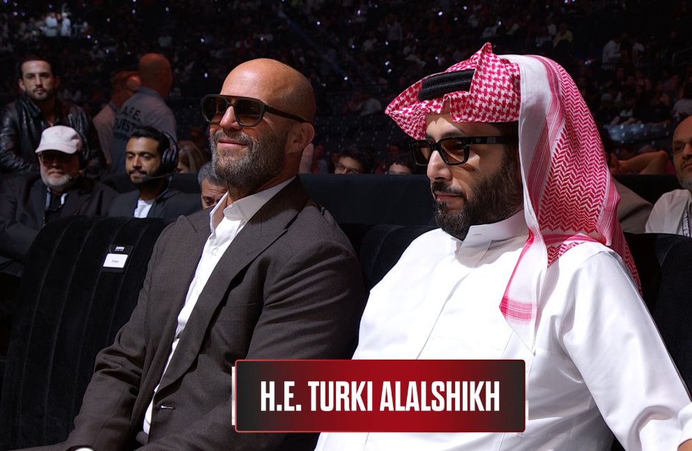 jedigoodman's tweet photo. Jason Statham in the house.
#CaneloCrawford https://t.co/h9GxEx0M1n