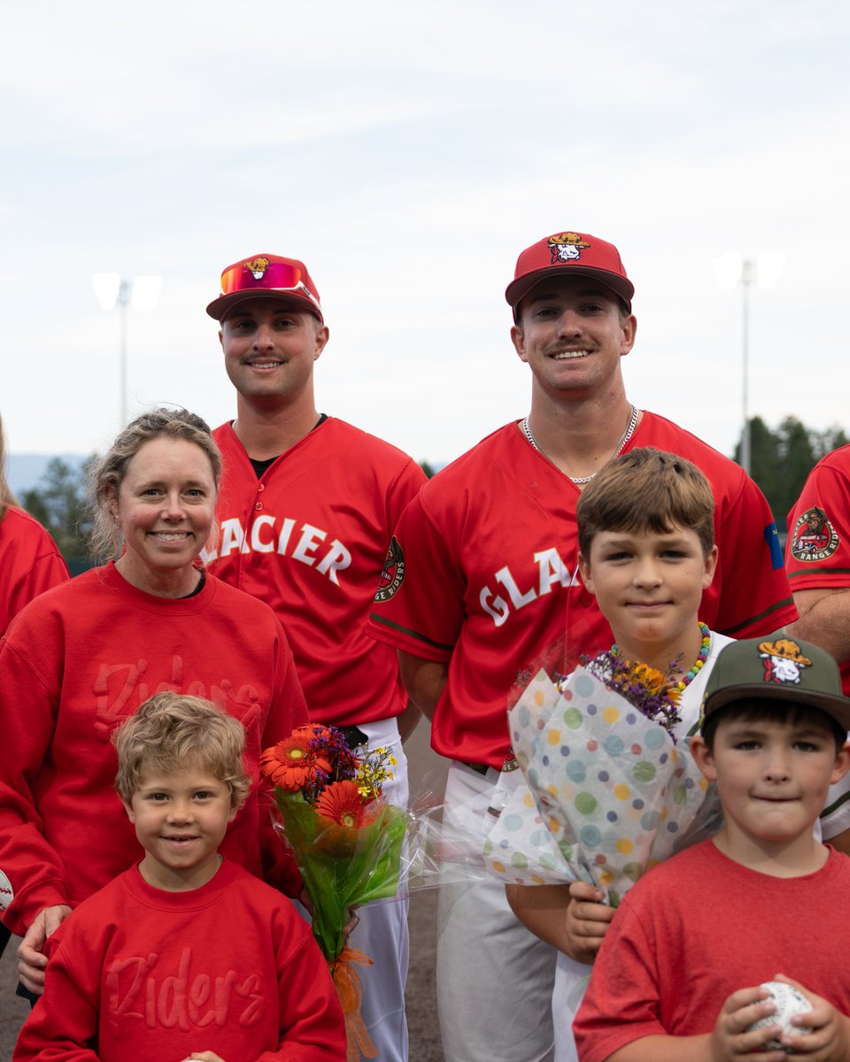 Glacier Range Riders (@gorangeriders) on Twitter photo Thank you, host families, for another amazing season. We simply couldn't do it without you!
#OneValleyOneTeam #GoRangeRiders Thank you, host families, for another amazing season. We simply couldn't do it without you!
#OneValleyOneTeam #GoRangeRiders