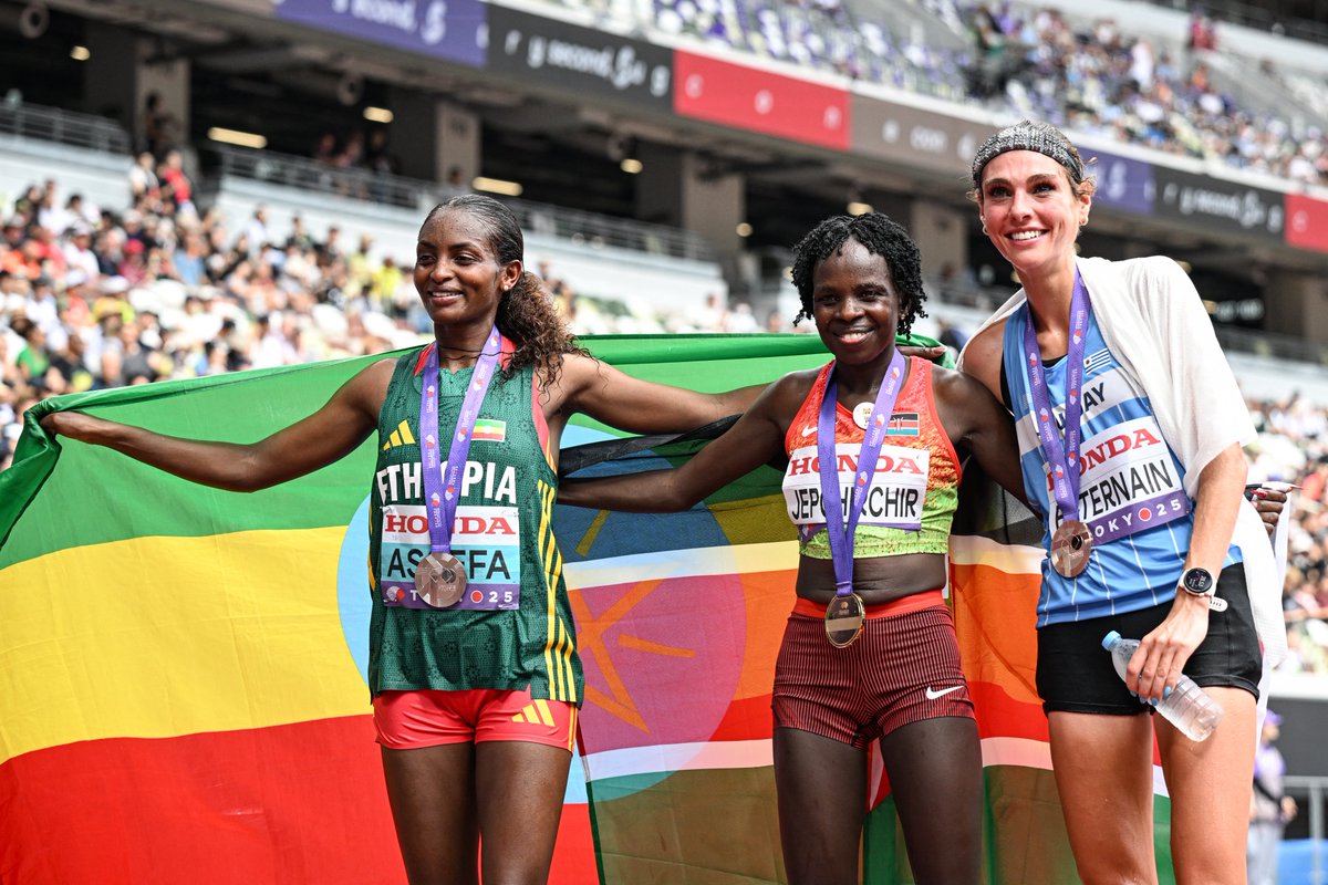 ¡PRIMERA MEDALLA EN LA HISTORIA DE LOS MUNDIALES DE ATLETISMO PARA URUGUAY! 🇺🇾

La uruguaya Julia Paternain consiguió la medalla de bronce en maratón al finalizar tercera en el Mundial de Tokio 🥉

Es la primera medalla para Uruguay en toda la historia de los Mundiales de