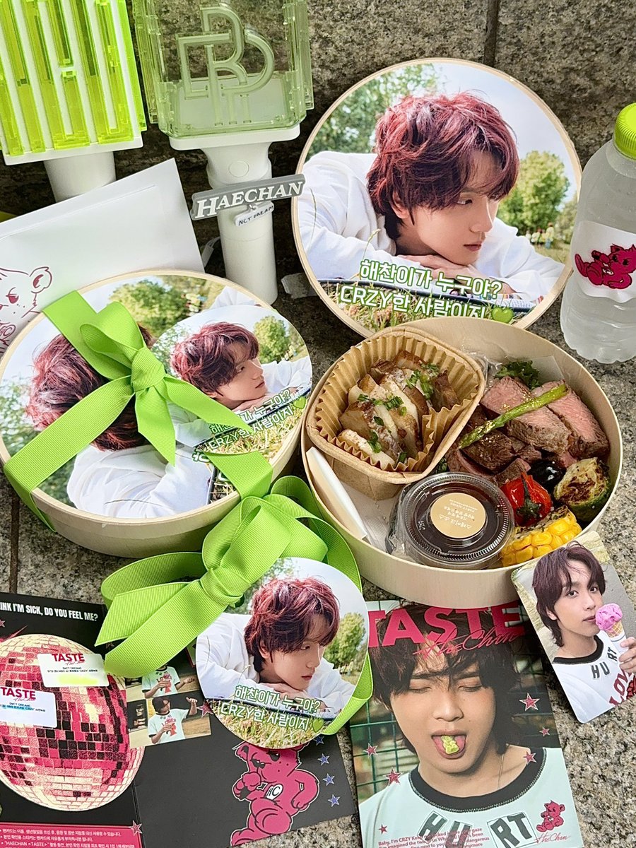 ‘แฮชานคือใครอะ? คนที่CRZYน่ะสิ’ ป้ายแปะกล่องข้าวน่ารักอะ ละคนเข้าอัดวันนี้แฮชานเลี้ยงสเต้กเหรอออ น่าอีสมากอะ 🥺🥺🥺