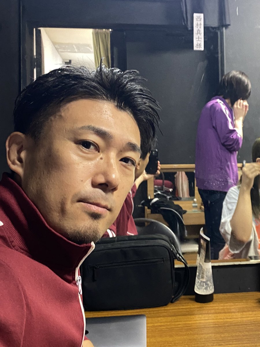 1年ちょっとぶりに高島平・バルスタジオに来ました。
昨年8月に優勝して以来勝ち逃げしていた即興劇イベント出演。
今回ももちろん優勝は狙って
いきまへん。
お客さんが楽しかったら勝ち。
その過程で今の自分を出しきるのが今日の目標な