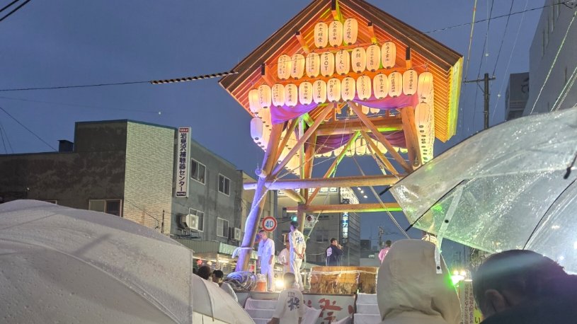 昨日に続いて今日も百餅祭、情熱フェスティバル、岩見沢神社祭3祭配信して歩き回ります。予報は曇りなのに今雨がちらつく天気