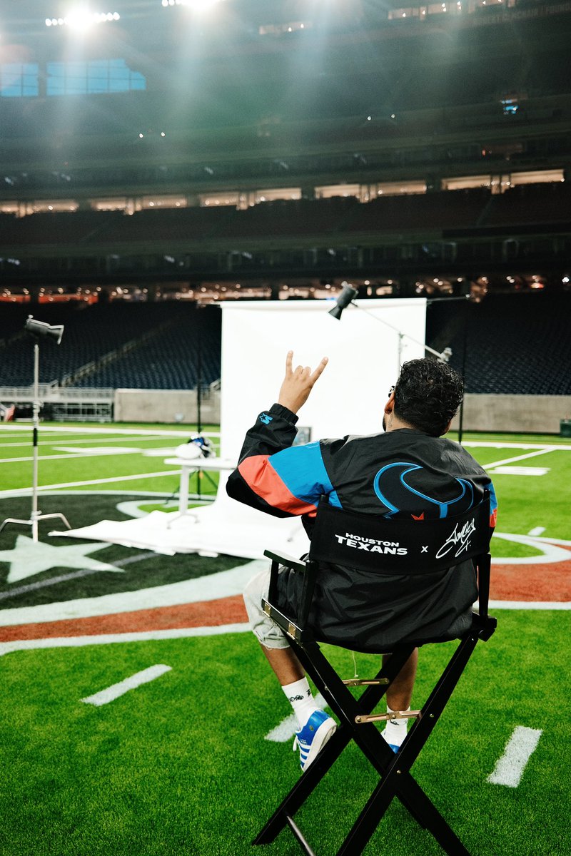 SOLD OUT 🤞🏽

THANK YALL HTOWN.

TORO, CLUTCH, WHO NEXT?