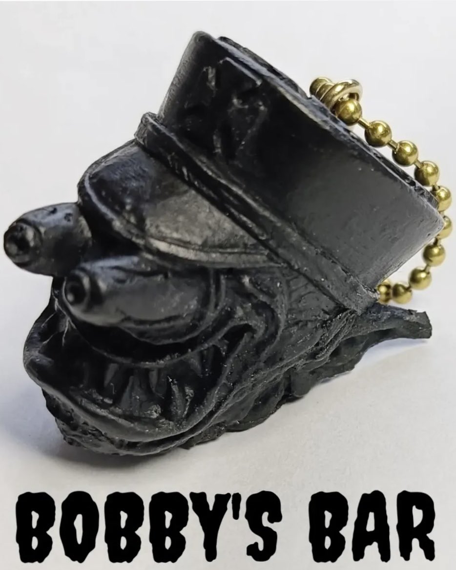 bobbysbar708's tweet photo. New merch!
Bobby's bar x KAUS
"Resin keychain"
🛒 Japan (Domestic)
https://t.co/dB1mq6S3s6
🛒 International Orders (Etsy)
https://t.co/4vUJoOvsdz
#naoyamuga #bobbysbar #keychain #monsterart https://t.co/hTEUSKg8pJ