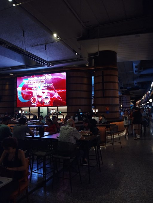 "Bu Şehr-i Stanbul ki Bî-misl ü Bahâdır"
Kadıköy her zamanki gibi hayat fışkırıyordu. Rıhtım'ı mekan seçtik. Bu akşam #12DevAdam la coşacağız. 
#Günaydın #Pazar