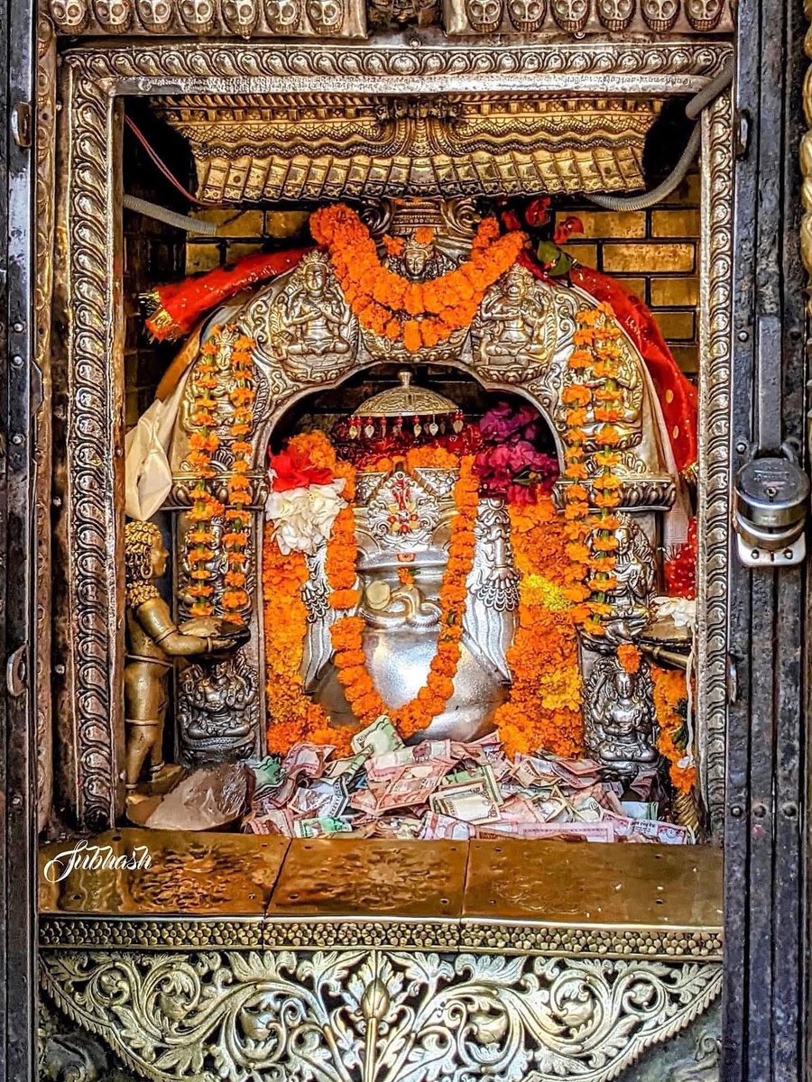 NoNext_Question's tweet image. आज आइतबार, माता अन्नपूर्णाको आशीर्वादले तपाईँहरूको दिन मंगलमय रहोस्। 🙏

Statue of Shree Annapurna Mata at Annapurna Temple in Asan, Kathmandu. 

Photo: subhash_man_sangat 
#annapurnamata #asan #templesofnepal  #visitnepal #nonextquestion