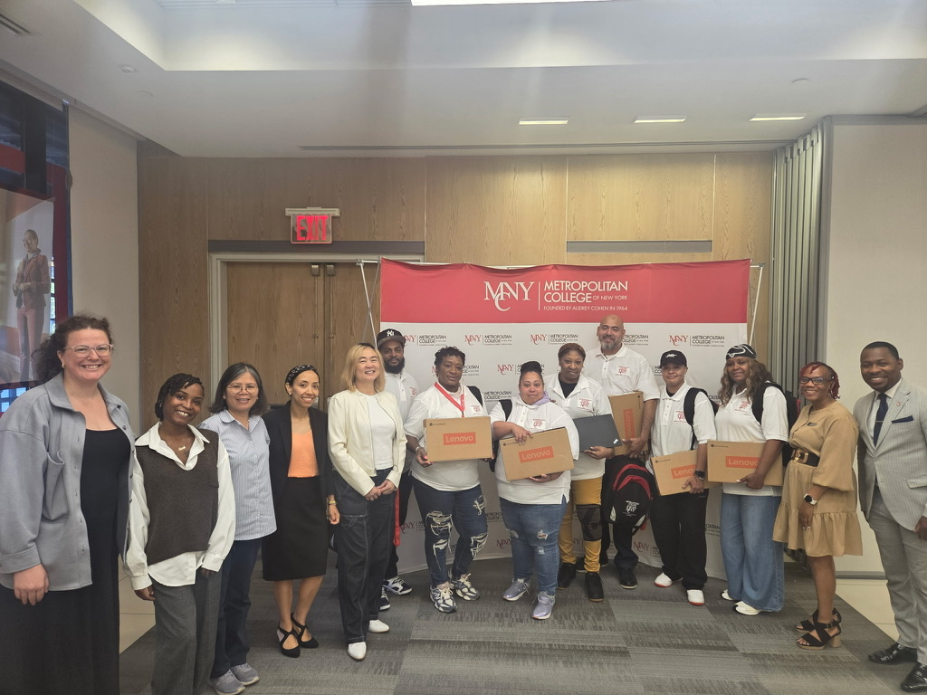 Proud to welcome the second cohort of EPIC...Education Propelling Into Careers @ MCNY! Thanks to #DCAS for supporting public servants’ education. Good luck to our #EPIC scholars on their transformative journey! #MCNY and #DCAS...Together...We Rise to support #NYC leaders.