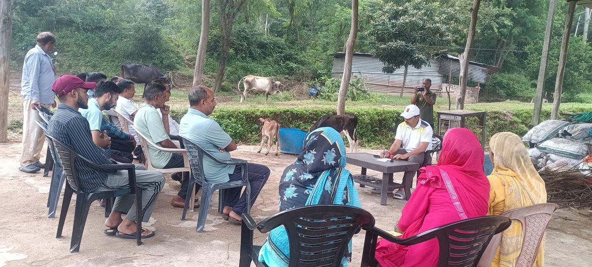 pathania_rs's tweet image. 🌾 Amidst challenges and strains, one commitment remains unshaken —
Public service is the greatest duty. 🙏
#PublicService #Commitment #ForThePeople #OnDuty #Pathania