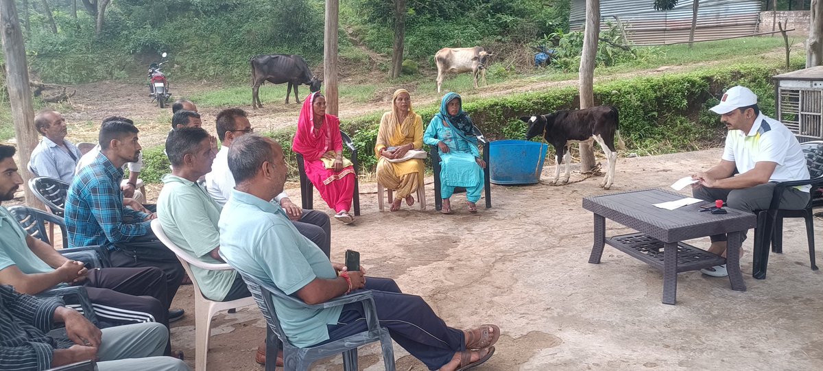 pathania_rs's tweet image. 🌾 Amidst challenges and strains, one commitment remains unshaken —
Public service is the greatest duty. 🙏
#PublicService #Commitment #ForThePeople #OnDuty #Pathania