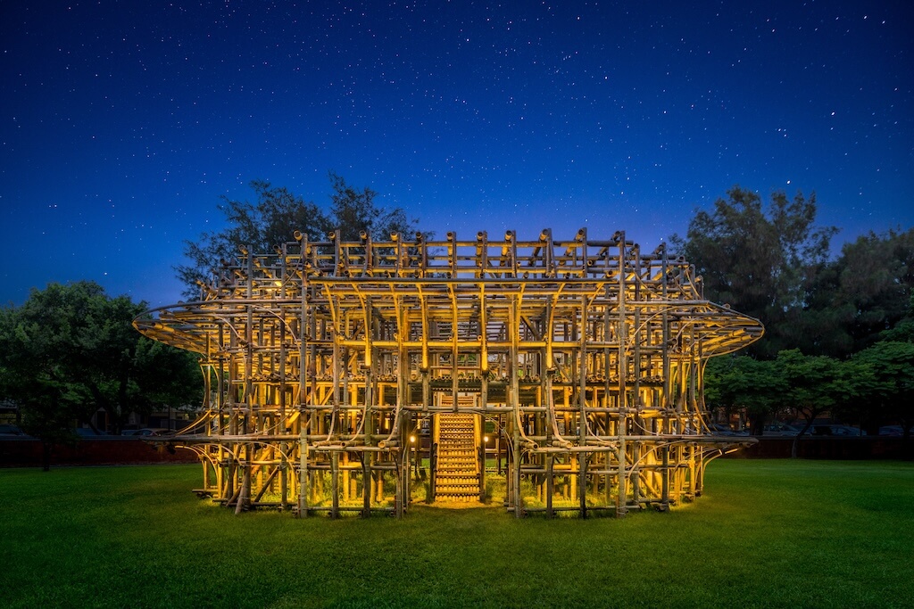 AmazingArchi's tweet image. Theatre by Cheng Tsung FENG

Read more: amazingarchitecture.com/pavilion/theat…

Artist Cheng Tsung FENG’s creative practice is deeply tied to the preservation and reinterpretation of fading traditional crafts and cultural memories.

#amazingarchitecture #Pavilion