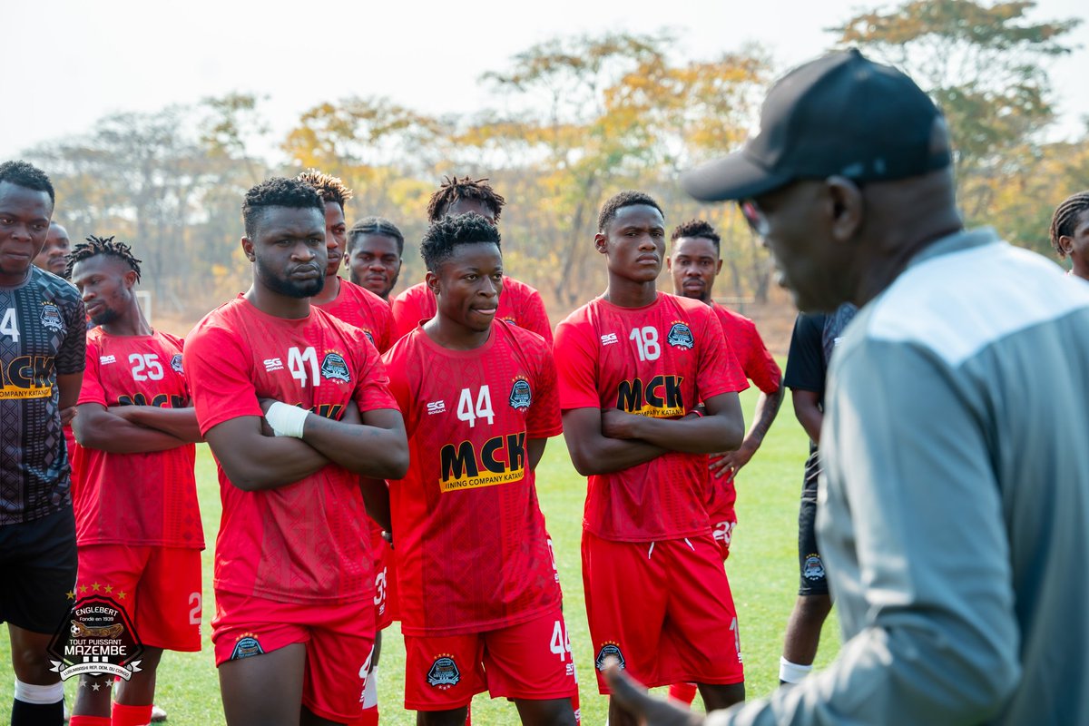 TPMazembe's tweet image. #CEFFutuka #saison20252026
Le coach #LamineNdiaye reprend en main son groupe 📷⤵️