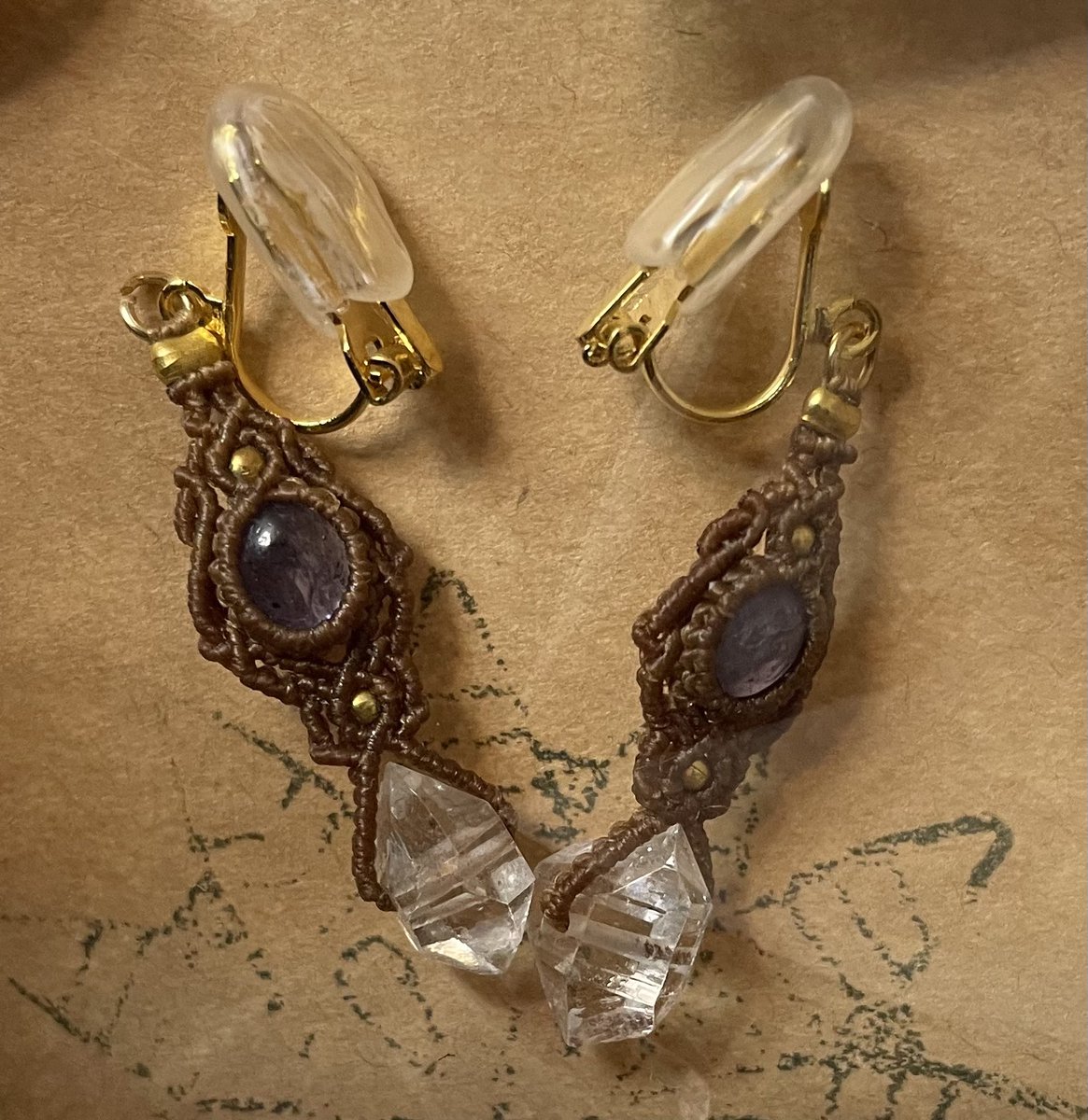 kazuyaDS83's tweet image. こちらも昨日買ったMacrame Walaさんのペンダントとイヤリング！ムーンストーンの色味が綺麗で😍イヤリングの方はデザインが好み過ぎて即購入！こちらはタンザナイトとハーキマーダイヤモンドです！写真下手くそですみません😂

@MacrameWala