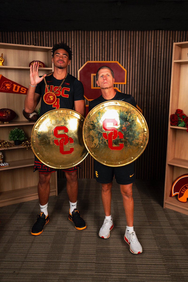 AnthonyFelesi4's tweet photo. Trojan Nation?? ✌🏽 ❤️💛

#notcomitted
#officialvisit
#fighton https://t.co/3lq1DMOGGi