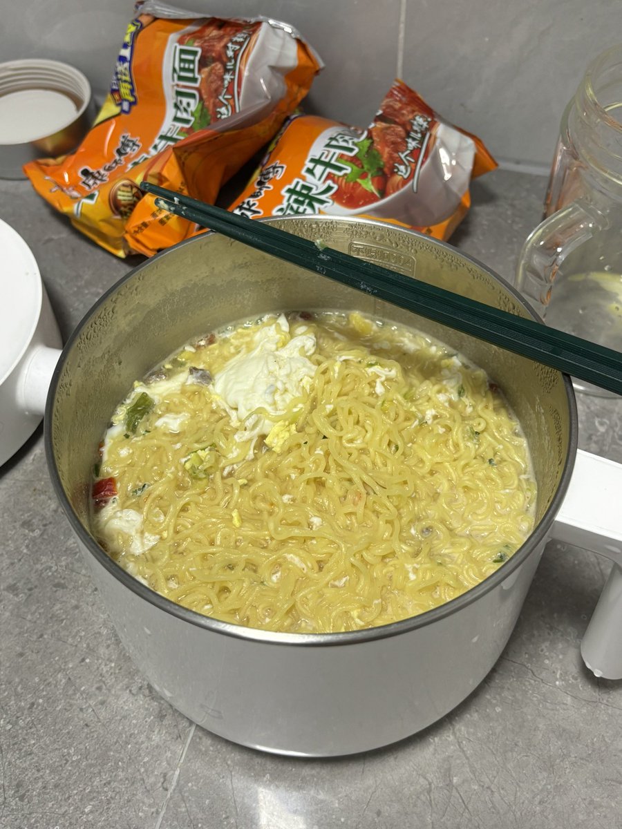 imcd00's tweet image. I had Master Kong for lunch.
I had Master Kong for dinner, too.
I had Master Kong three times a day.
I love Master Kong.
🥲🥲