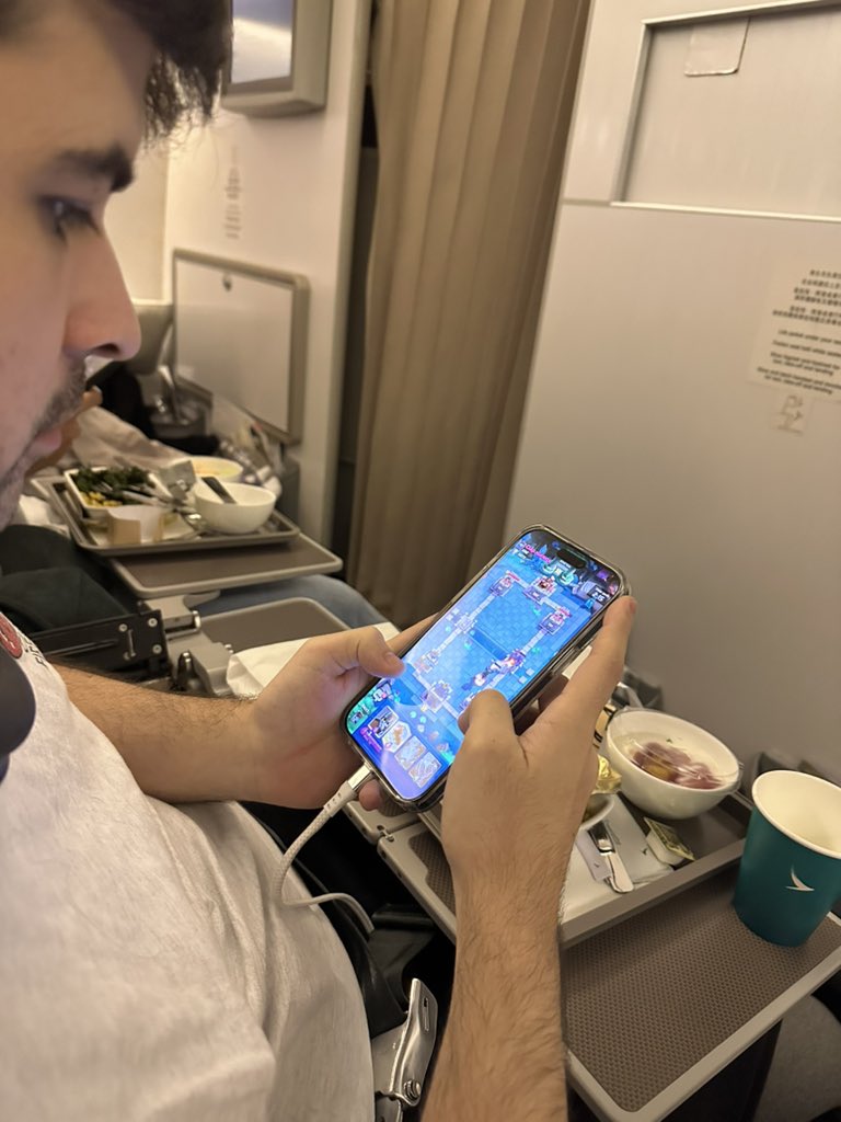 bros playin clash royale even on the plane 😭