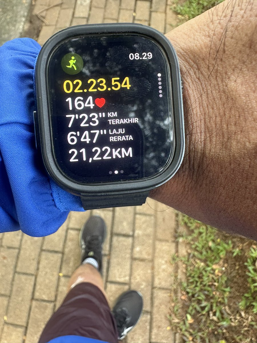 DdysBolank's tweet photo. ...🏃🏼‍♂️...🤔...terus melangkah
#running #laripagi #hmmaraton #lari #laripagibintaro https://t.co/ejK2KS9MxY